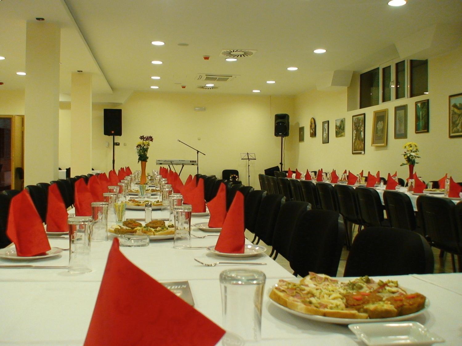 Mali Hotel Bambis Podgorica Exterior photo