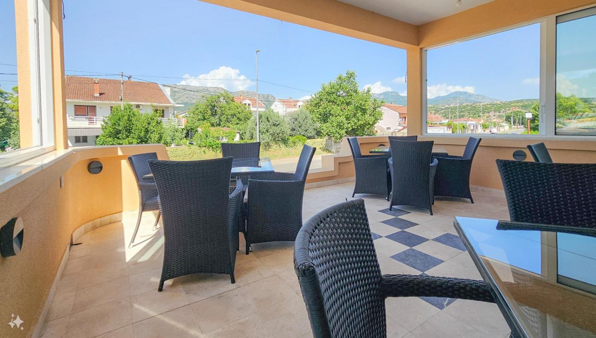 Mali Hotel Bambis Podgorica Exterior photo