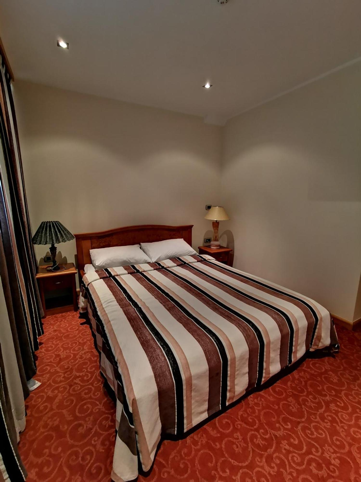 Mali Hotel Bambis Podgorica Exterior photo
