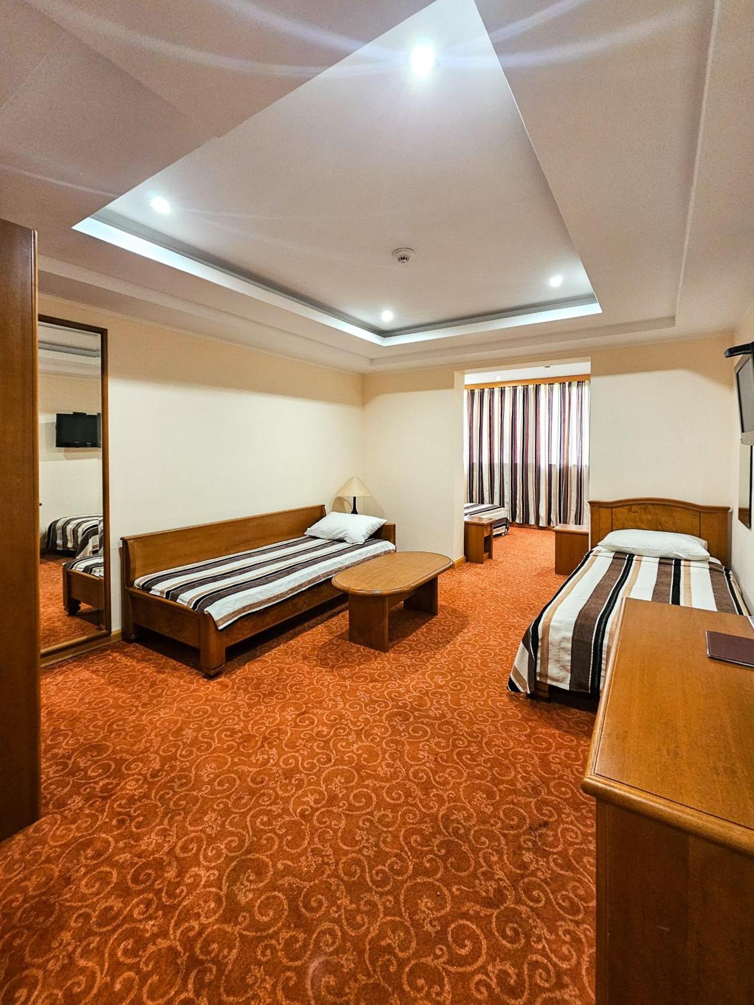 Mali Hotel Bambis Podgorica Exterior photo