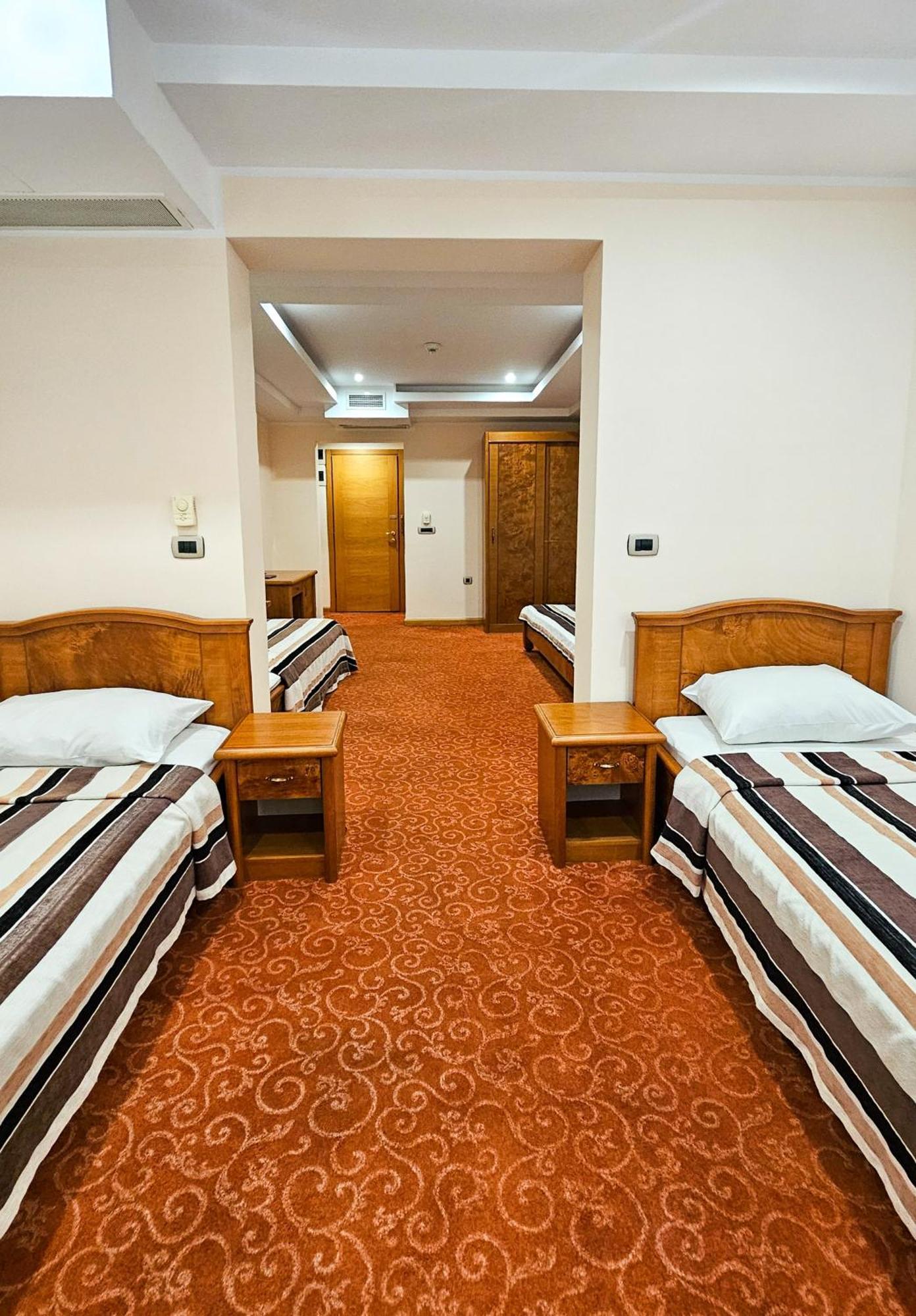 Mali Hotel Bambis Podgorica Exterior photo