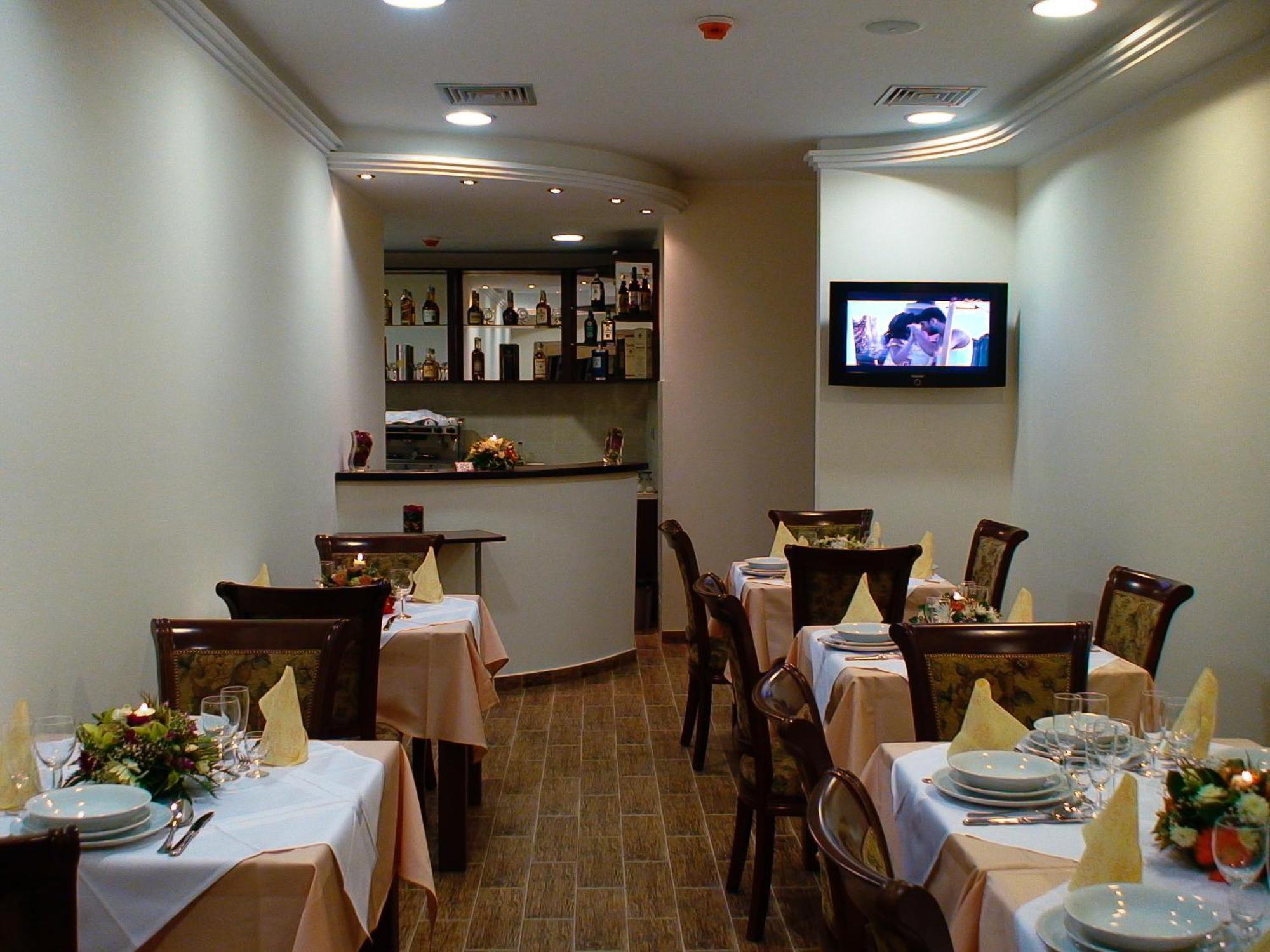 Mali Hotel Bambis Podgorica Exterior photo