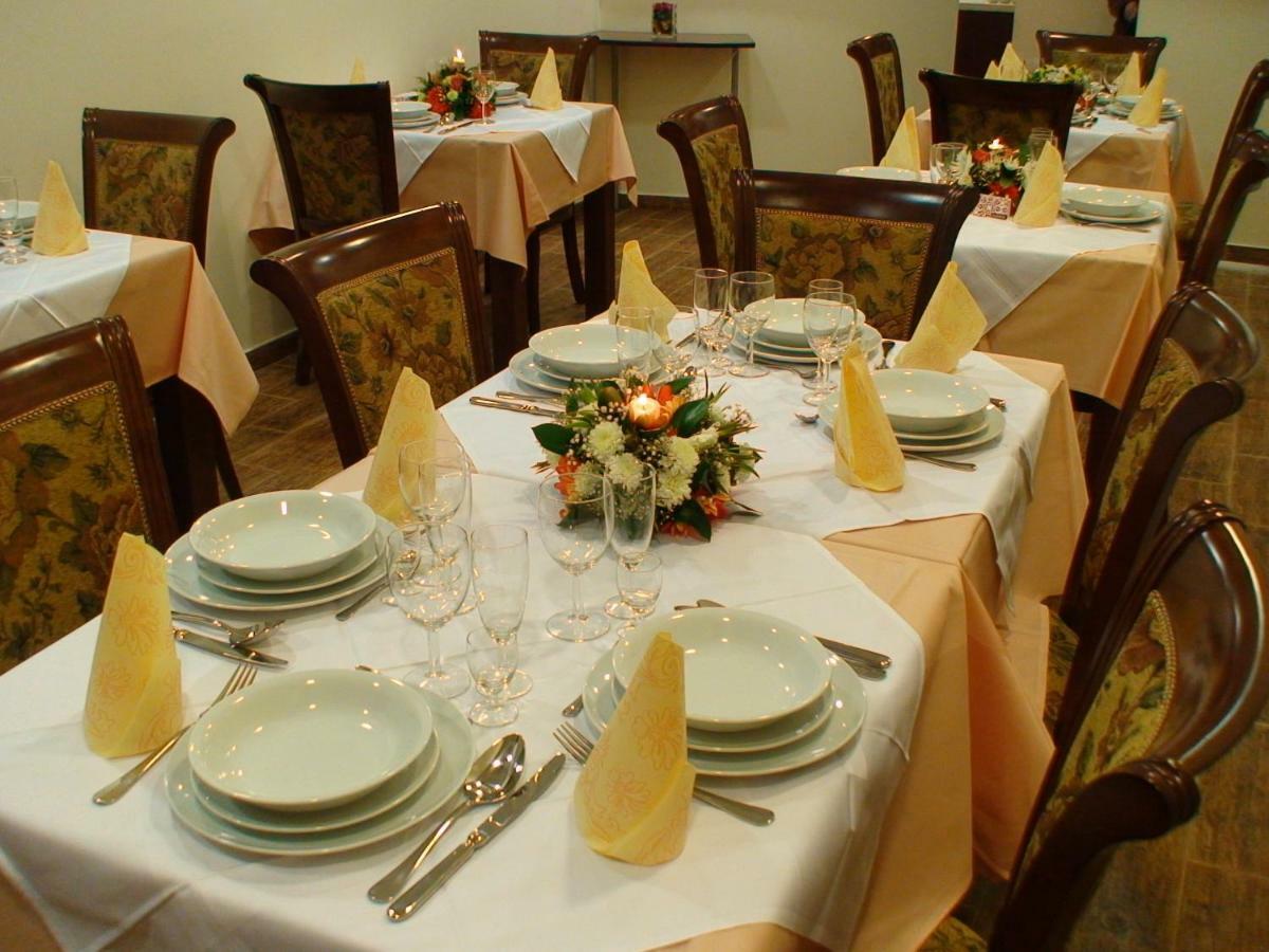 Mali Hotel Bambis Podgorica Exterior photo